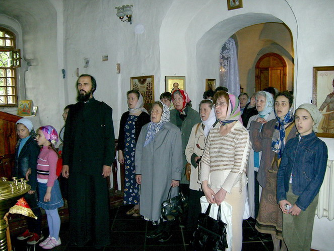 Поём тропарь Пасхи в Свято-Мирожском монастыре г.Пскова