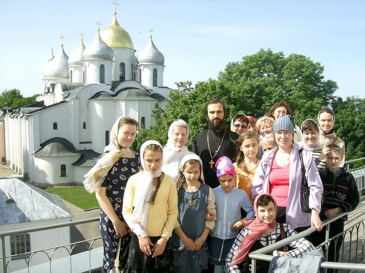 осле поклонения святыням в Софийском Соборе в Великом Новгороде.
